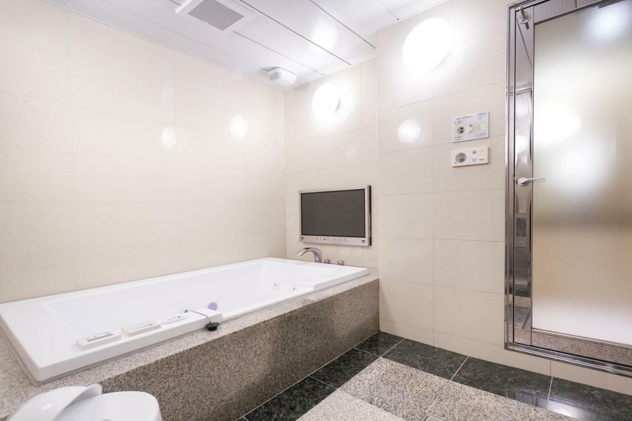 Lucky Sun Hotell Nishinomiya Exteriör bild